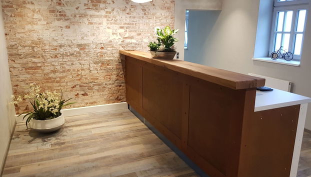 Check-in/check-out kiosk
