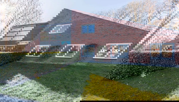 Foto 1 - Well Furnished Home for Groups with Fireplace near Water