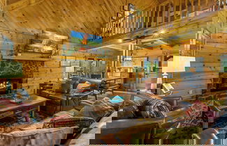 Foto 1 - Cabin w/ Hot Tub, Theater & Games!