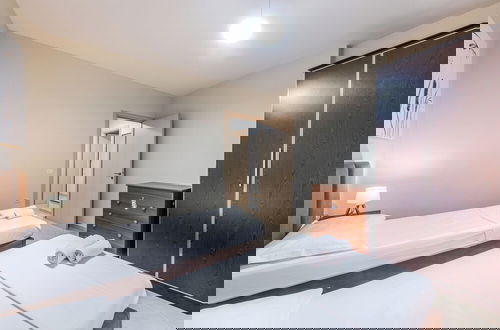 Foto 8 - Kondo Stays - City Center Apartments