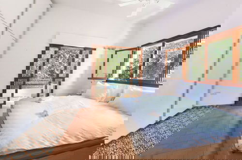 Photo 4 - Spacious 3BR Penthouse w Rooftop