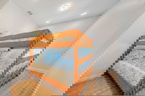 Foto 2 - Frisky Flip Flopper by Avantstay Pool + Views