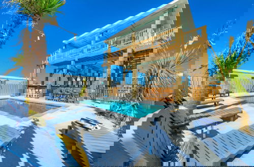 Foto 1 - Frisky Flip Flopper by Avantstay Pool + Views