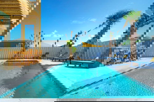 Foto 34 - Frisky Flip Flopper by Avantstay Pool + Views