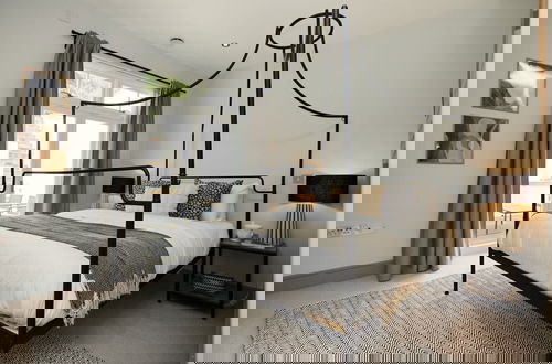 Photo 2 - The Putney Hideaway - Modern and Elegant 3bdr Flat With Patio
