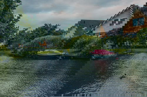 Foto 17 - Spectacular Villa by the Lake