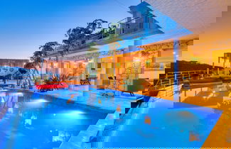 Foto 2 - Lux Villa With Inf Pool Jacuzzi - All Rooms w AC