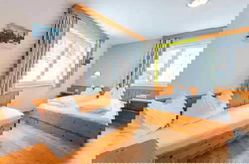 Foto 4 - Large Apartment With a Large Balcony in Kappl