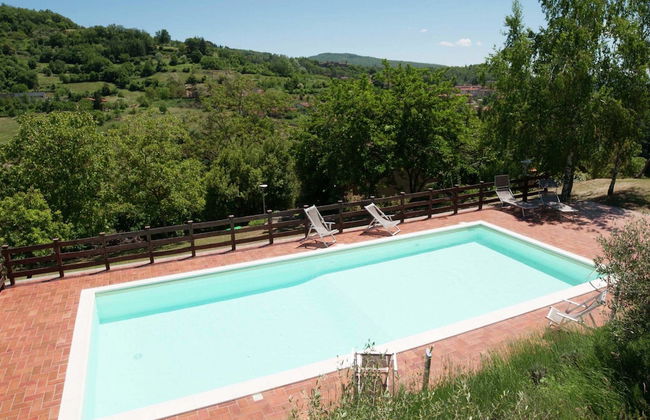 Villa in Casentino With Pool & Castle Views - Photo 28