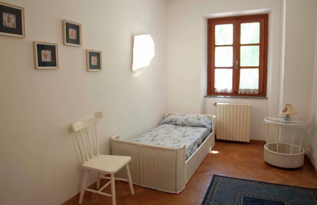 Villa in Casentino With Pool & Castle Views - Photo 8