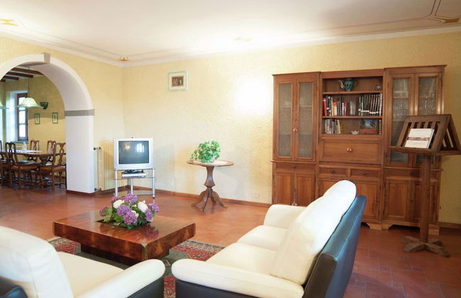 Villa in Casentino With Pool & Castle Views - Photo 15