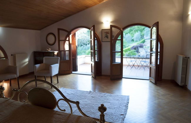 Villa in Casentino With Pool & Castle Views - Photo 4