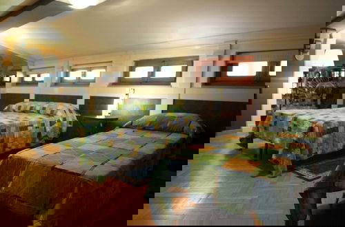 Photo 3 - Belvilla by OYO Villa With Private Heated Pool