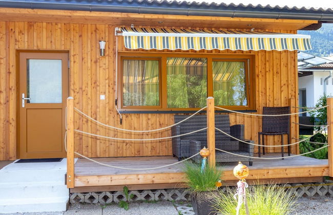 Bungalow by Lake Ossiach With Mountain Views - Foto 1