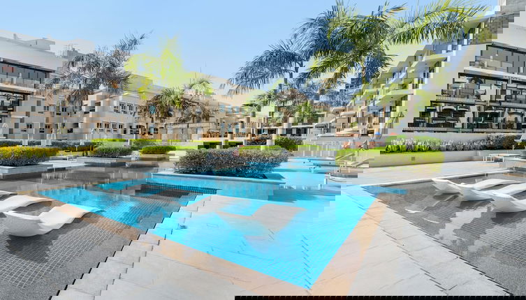 Foto 1 - Waves - Stylish 1BR in JVC with Balcony & Pool
