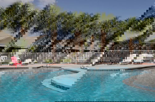 Foto 19 - Spacious Home With Pools & Playground