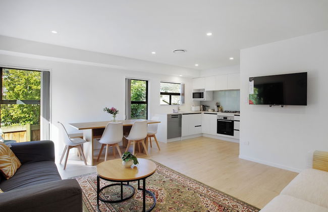 Style Serenity Townhouse with Parking - Foto 16
