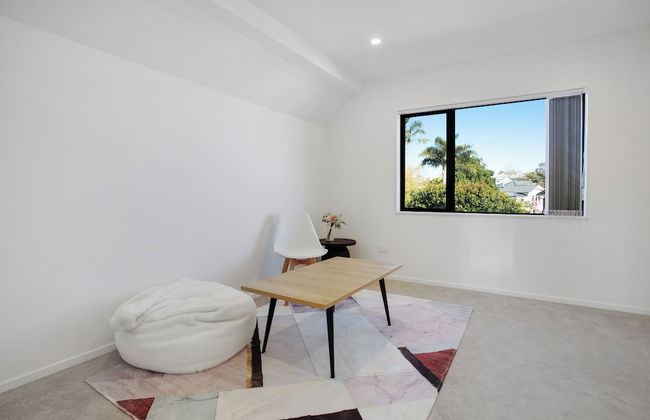 Style Serenity Townhouse with Parking - Foto 5