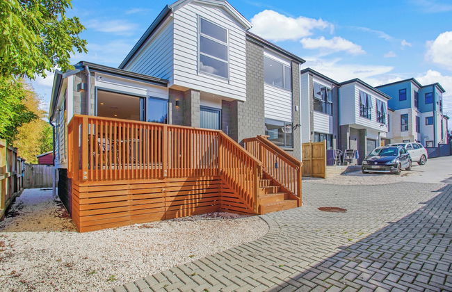 Style Serenity Townhouse with Parking - Foto 34