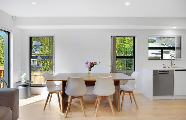Style Serenity Townhouse with Parking - Foto 17