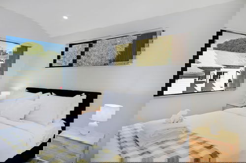 Foto 1 - Style Serenity Townhouse with Parking