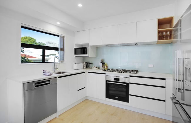 Style Serenity Townhouse with Parking - Foto 18