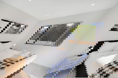 Foto 3 - Style Serenity Townhouse with Parking