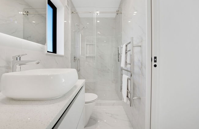 Style Serenity Townhouse with Parking - Foto 31
