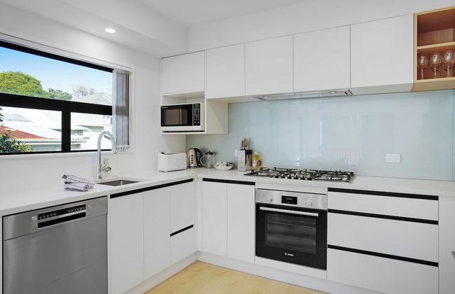 Style Serenity Townhouse with Parking - Foto 19