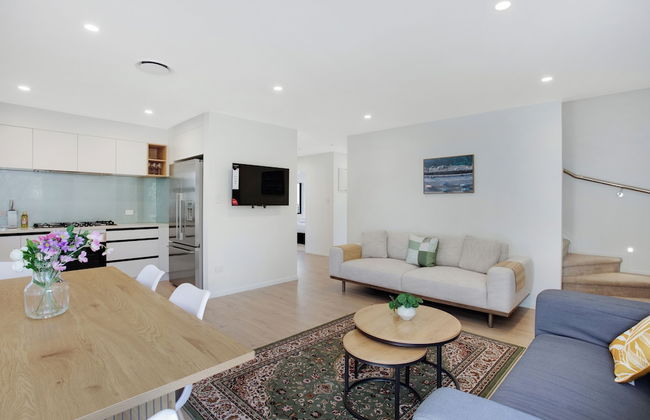 Style Serenity Townhouse with Parking - Foto 26