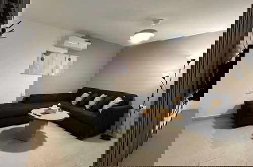 Foto 14 - Stylish Luxe Apartment Fr