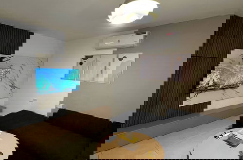 Foto 7 - Stylish Luxe Apartment Fr