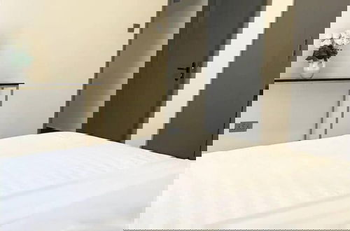 Foto 4 - LivLuxe Apartments 5