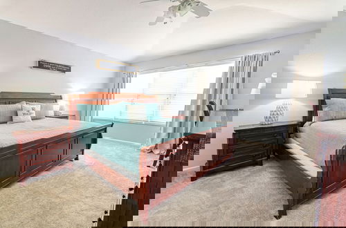 Foto 2 - Christopher's Windsor Hills Home