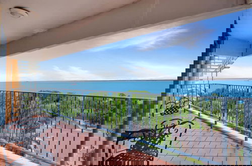 Photo 4 - Rustic Sunset Horizon Oceanview Balcony Dining