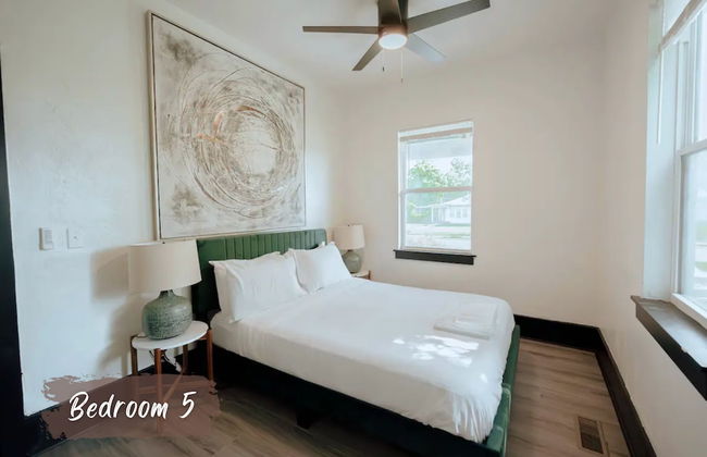 Cozy 6BR Home Near Plaza Dist -sleeps 15 - Foto 35
