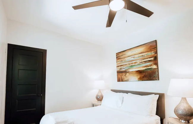 Cozy 6BR Home Near Plaza Dist -sleeps 15 - Foto 32