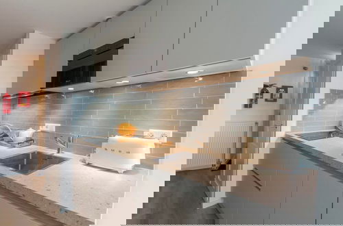 Foto 5 - Cozy Apartment Near Beach
