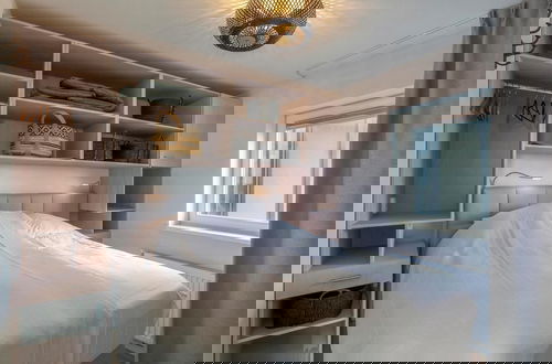 Foto 2 - Cozy Apartment Near Beach