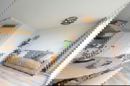 Foto 6 - Cozy Apartment Near Beach
