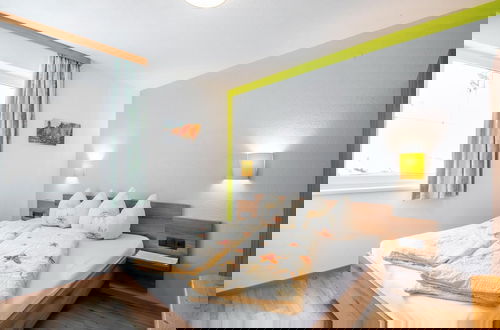 Foto 10 - Large Holiday Apartment With Large Balcony in Kappl