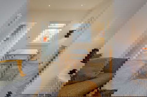 Photo 27 - Bright & Airy 2BD - 10min walk to Centre