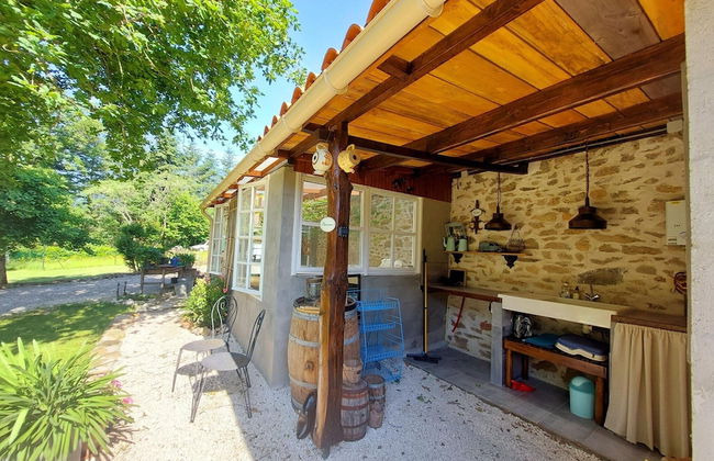 Romantic Cottage With Shared Swimming Pool - Photo 44
