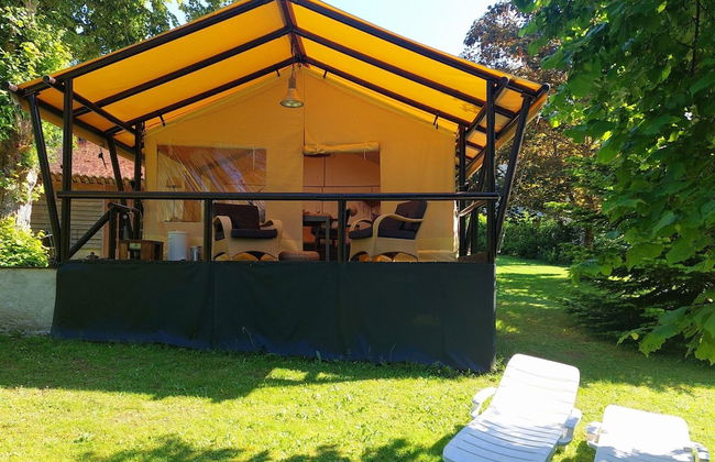 Romantic Cottage With Shared Swimming Pool - Photo 32