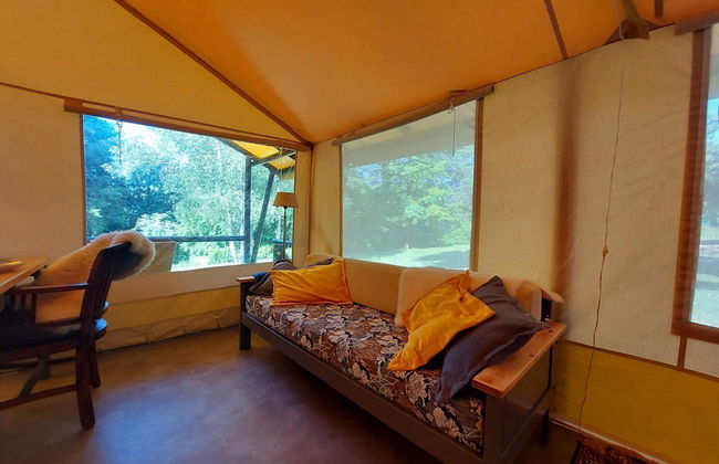 Romantic Cottage With Shared Swimming Pool - Photo 23