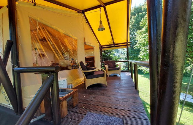 Romantic Cottage With Shared Swimming Pool - Photo 33