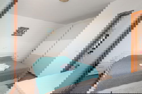 Foto 2 - Modern Apartment With Balcony and Garden