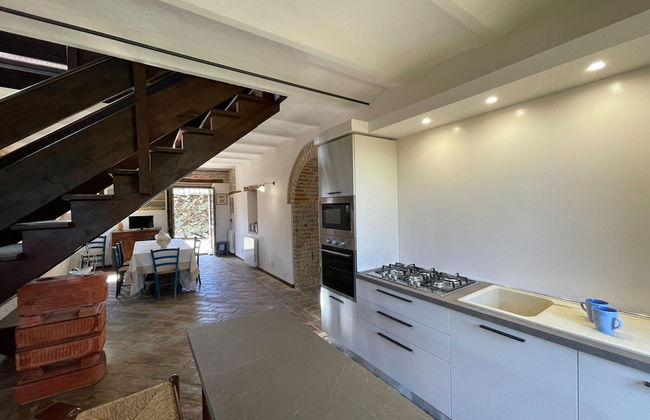 Spacious Holiday Home With Swimming Pool - Photo 11