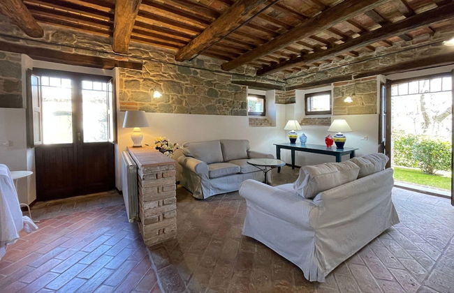 Spacious Holiday Home With Swimming Pool - Photo 16