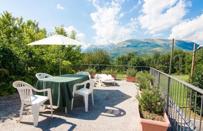 Spacious Holiday Home With Swimming Pool - Photo 40